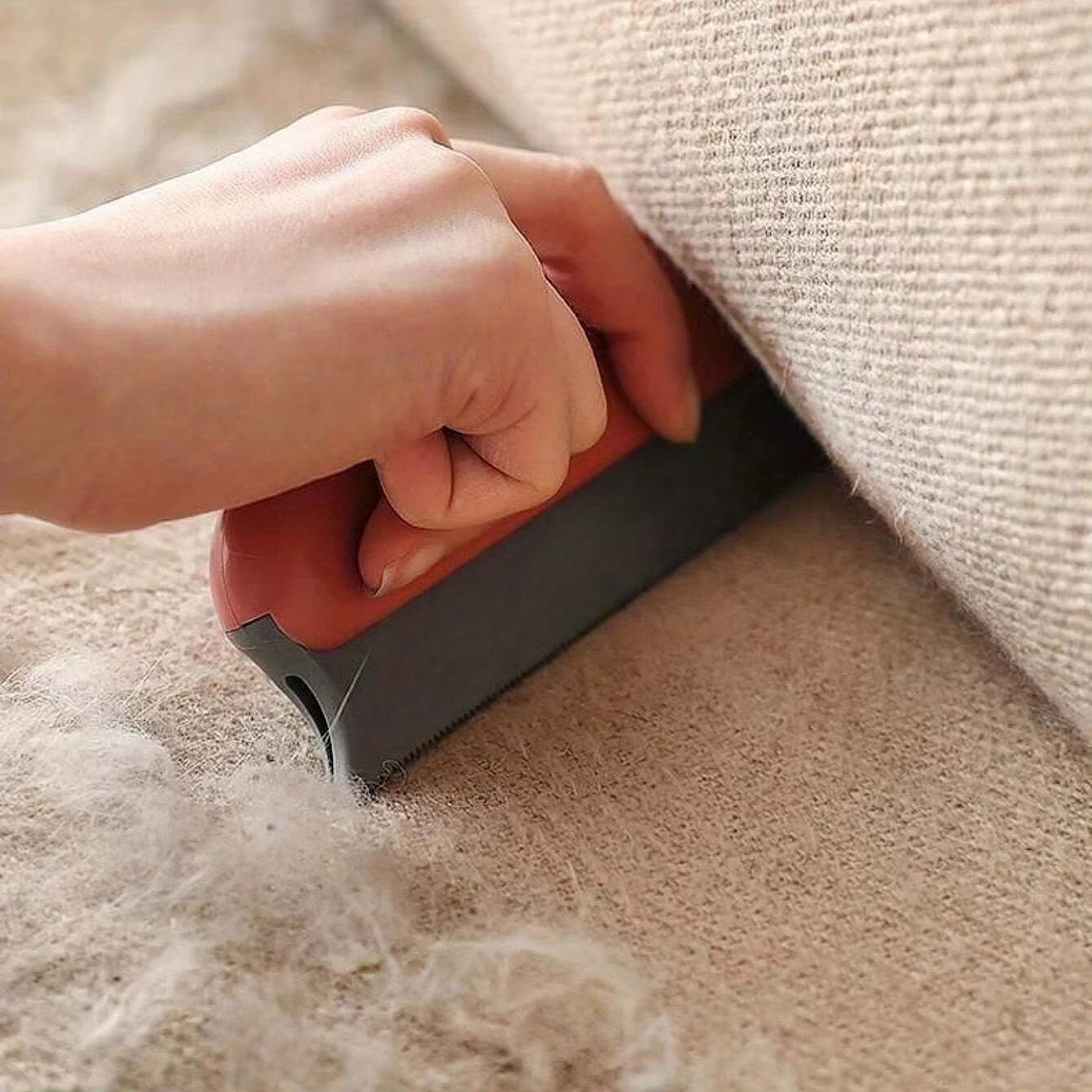 Professional Pet Hair Remover Brush for Cats and Dogs - Gentle Wool Shaving and Fur Cleaning for a Pristine Home